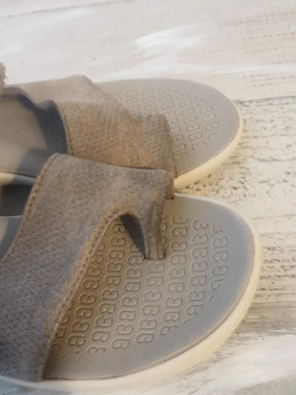 Bzees Women’s 7.5Gray Stretch Fabric  Comfort Sandals/UK size 4.5 good condition